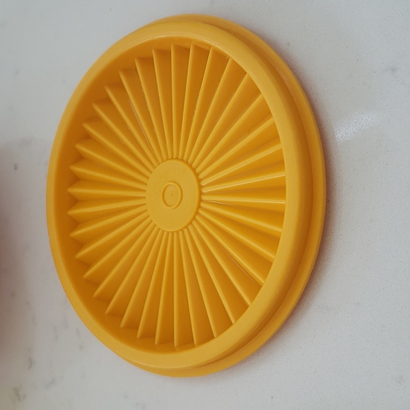 Vintage Retro TUPPERWARE Containers with Lids ๐ - Picture 6 of 9